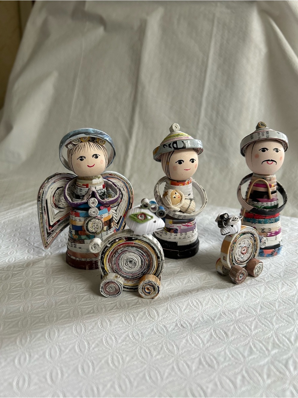 Handcrafted Multicolor Paper Roll Figurine Set - Home Accents